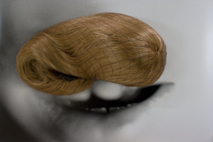 Das stets sich selbst an den Füssen klebt